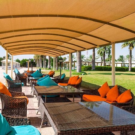 Sealine Beach, A Murwab Resort 메사이드 외부 사진 The beach at the resort