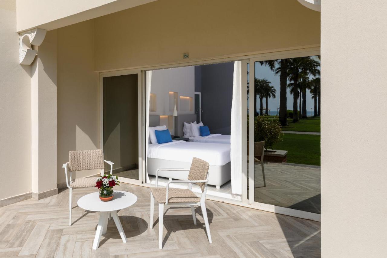 Sealine Beach, A Murwab Resort 메사이드 외부 사진 A room at the hotel