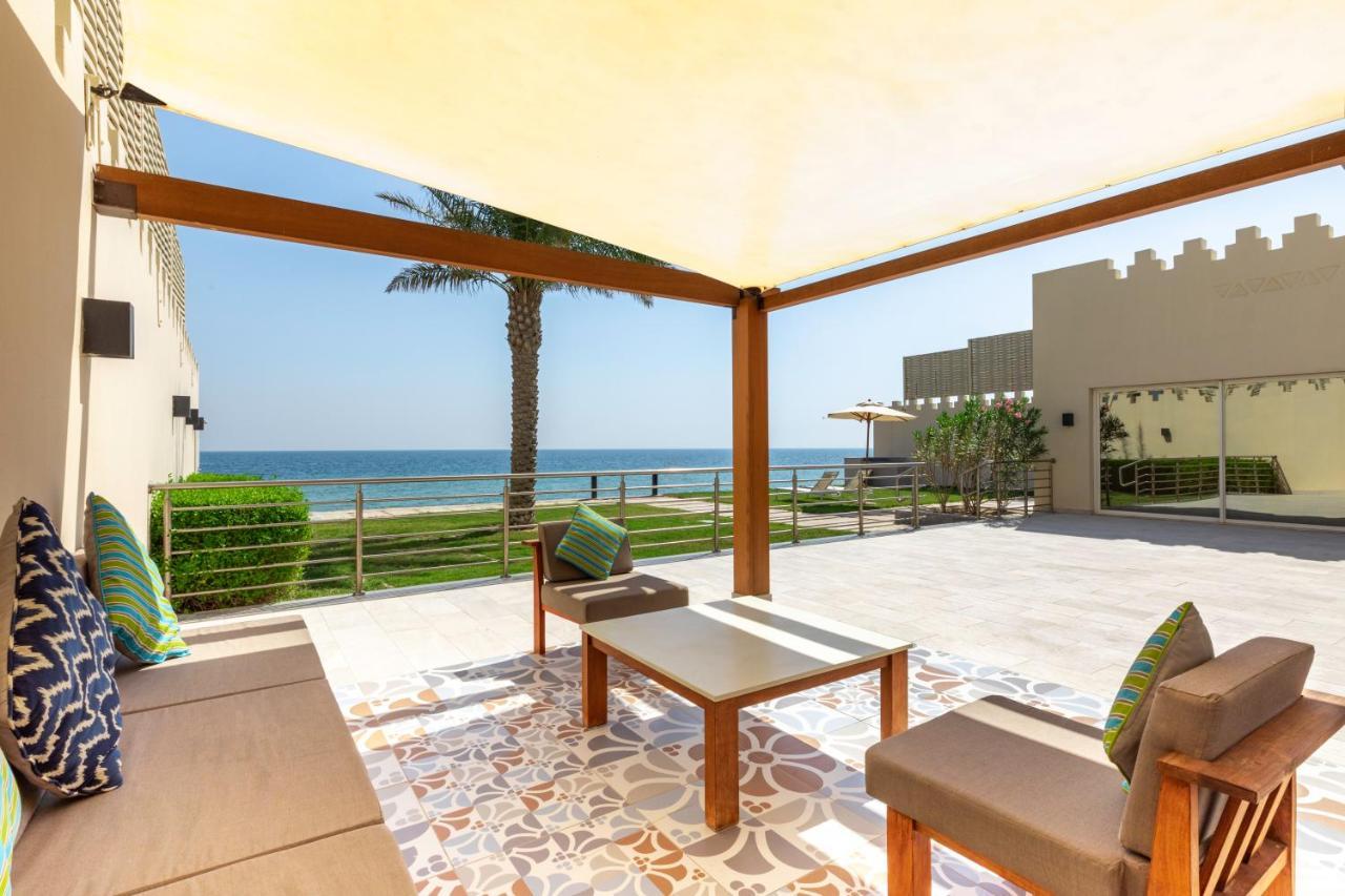 Sealine Beach, A Murwab Resort 메사이드 외부 사진 The beach at the hotel