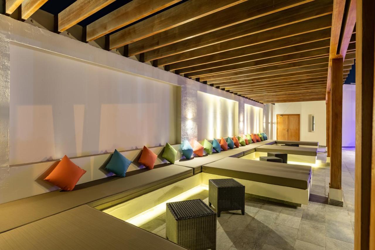 Sealine Beach, A Murwab Resort 메사이드 외부 사진 The lounge at Male International Airport